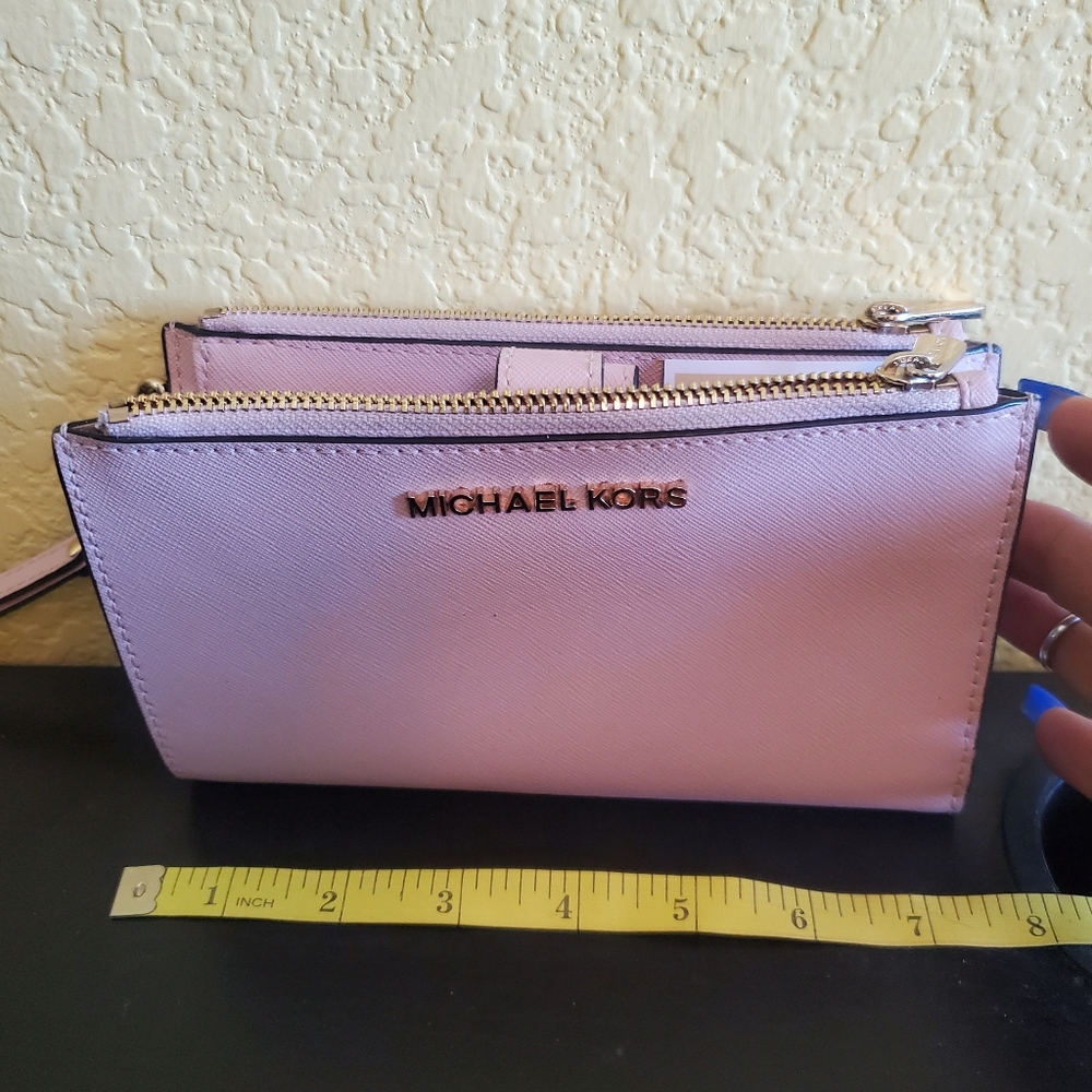 Guc Michael kors wristlet